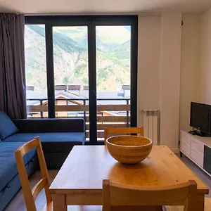 Equilibrio. Esquí y naturaleza en apartamento moderno. Apartamento